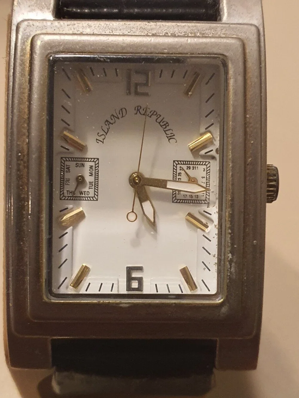 10/$20 Island Republic Silver/White Leather Men's Tank Watch w/Day-Date Subdials